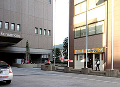 武道場・事務局の入り口